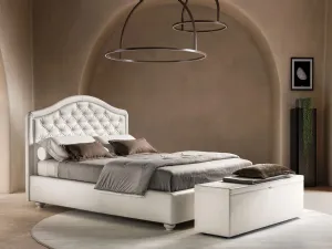 Letto in ecopelle con testiera sagomata e trapuntata Infinity di Bside