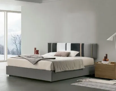 Letto sommier Diagonal con box contenitore e pannello testiera di Tomasella